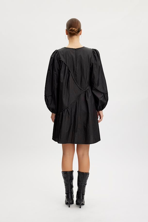 Hesla Dress in Black Hesla Dress in Black
