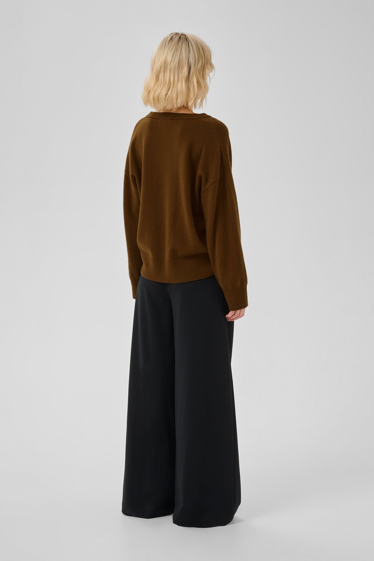 Jola V-Neck Knit