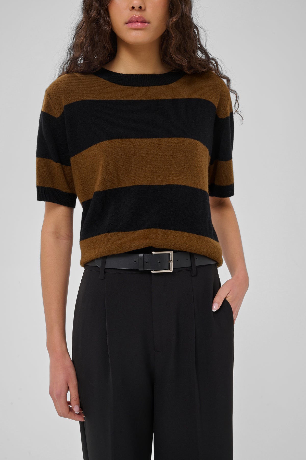 Jola Short Sleeved Knit
