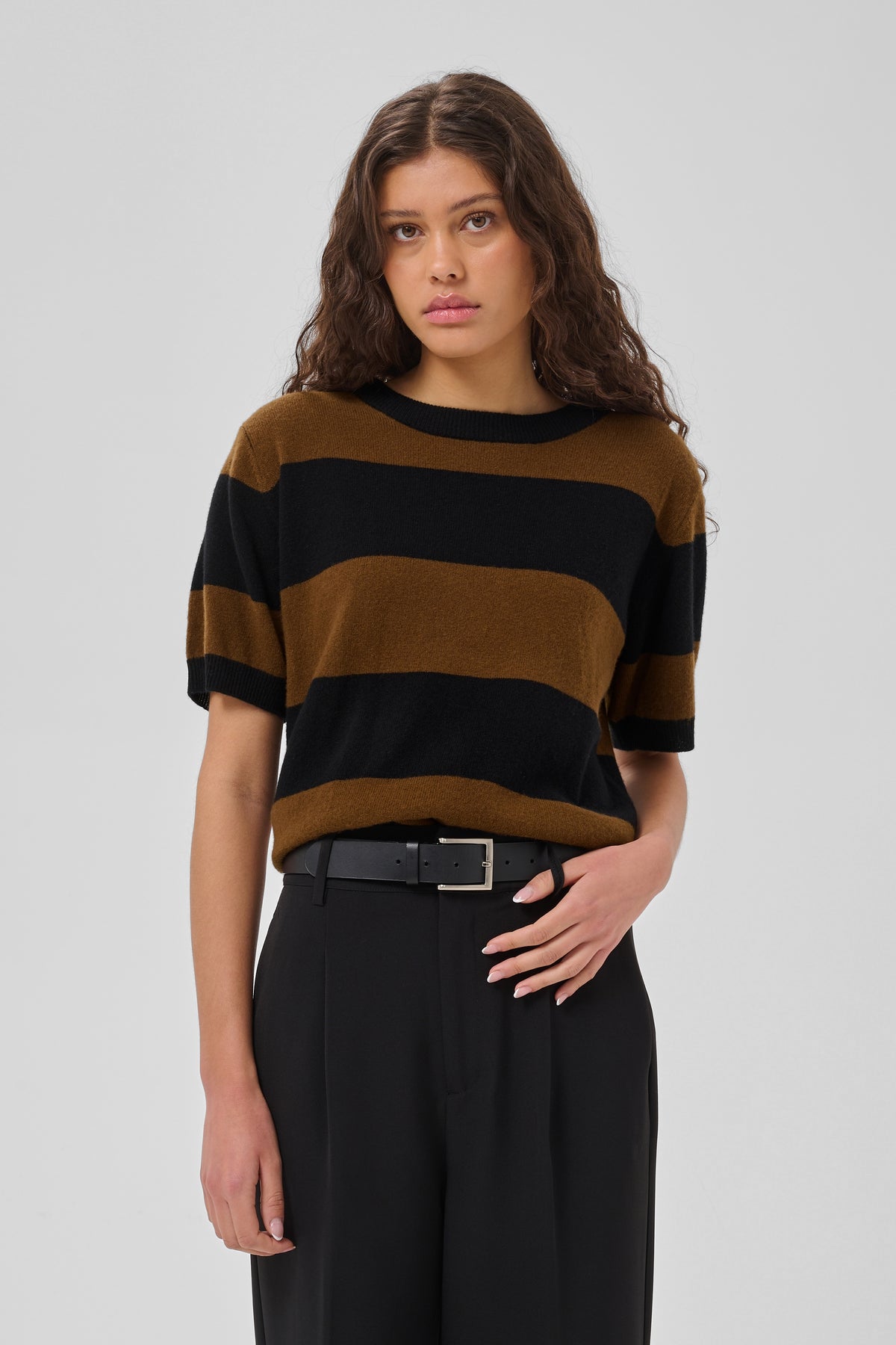 Jola Short Sleeved Knit
