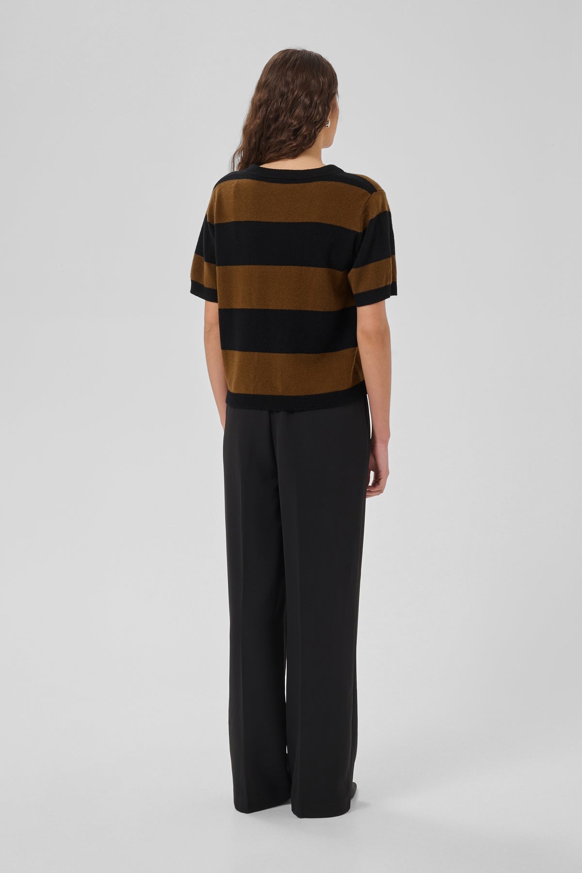 Jola Short Sleeved Knit